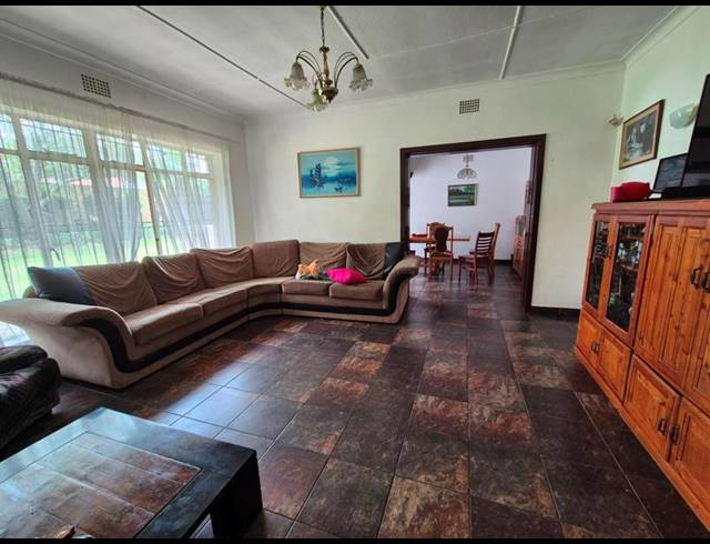 9 BEDROOM HOUSE FOR SALE IN LAMBTON